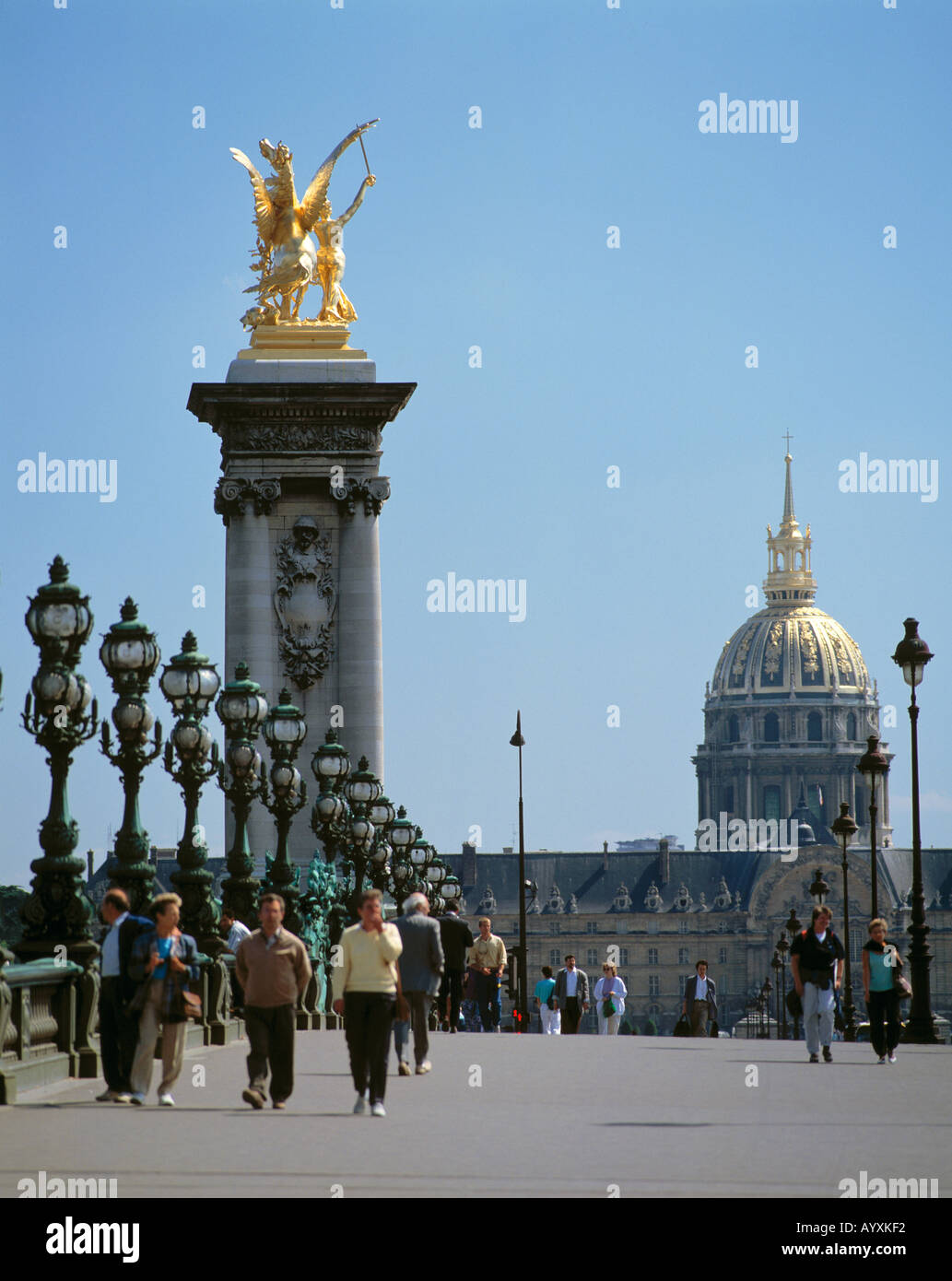Seinebruecke Invalidendom und Pont Alexandre III à Paris Banque D'Images