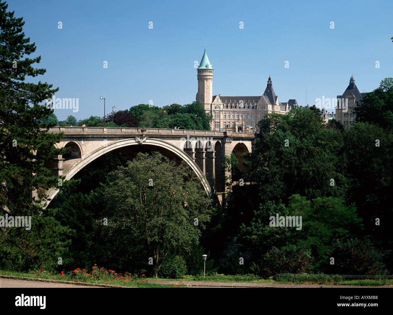 Dans Staatssparkasse Adolphe-Bruecke und Luxemburg, Luxembourg Banque D'Images