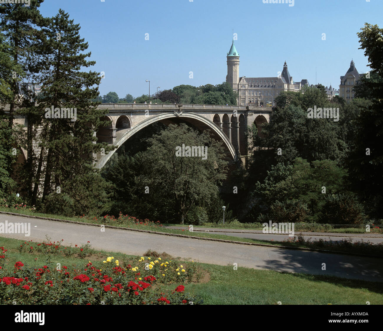 Dans Staatssparkasse Adolphe-Bruecke und Luxemburg, Luxembourg Banque D'Images