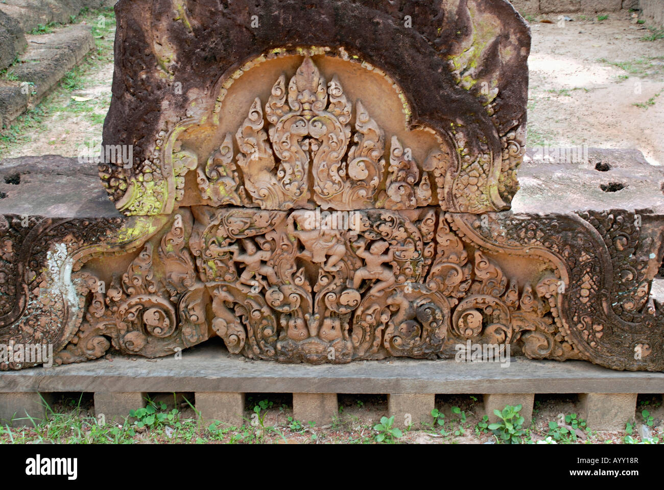 Cambodge, Banteay Srei 10ème siècle A.D. une partie décorative (shukanasika) du temple. Banque D'Images