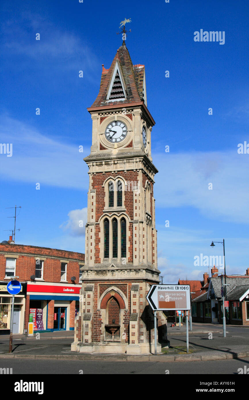 Le centre-ville de Newmarket high street clock tower suffolk angleterre uk go Banque D'Images