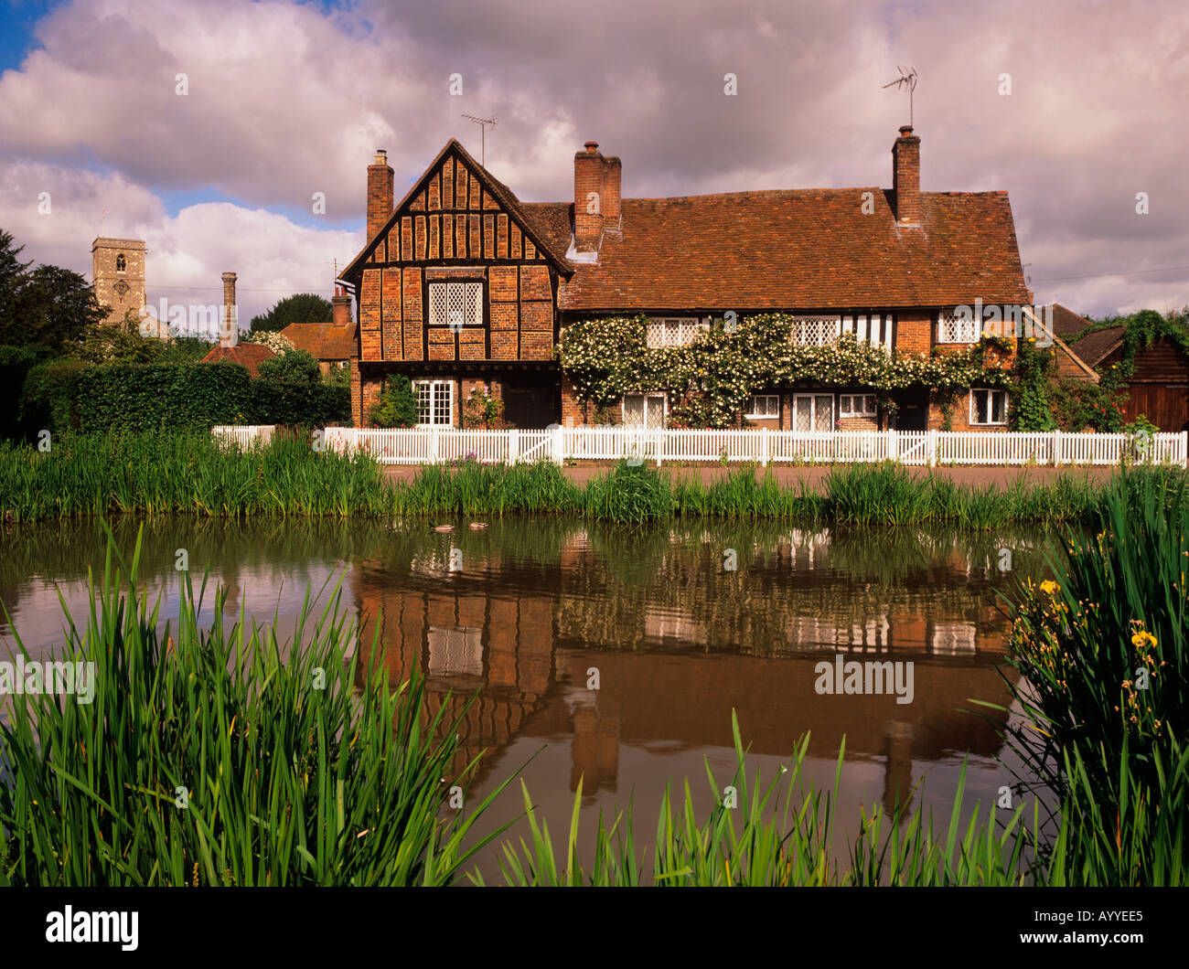 Essendine Manor House Pond Herts Banque D'Images