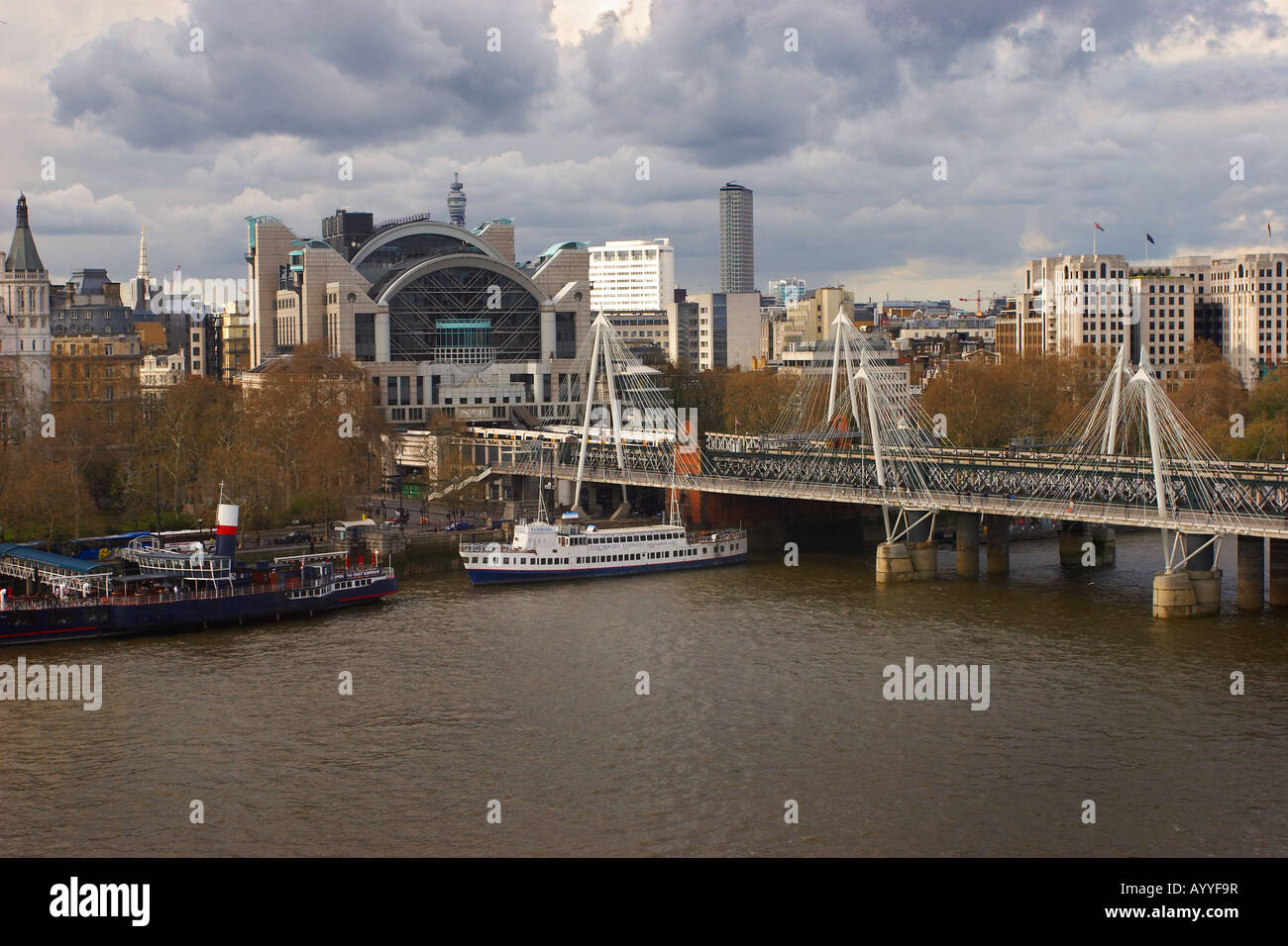 La gare de Charing Cross, Londres Banque D'Images