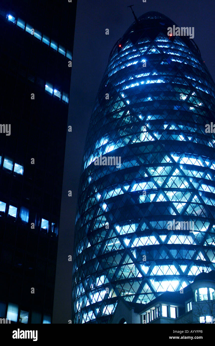 30 St Mary Axe aka la tour Swiss Re aka le gherkin Banque D'Images