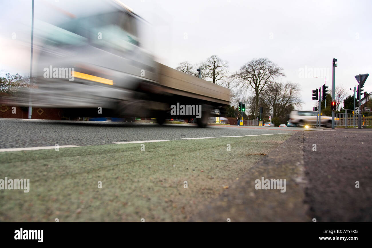 Le trafic sur une route importante. Heaton Mersey, Stockport, Greater Manchester, Royaume-Uni. Banque D'Images