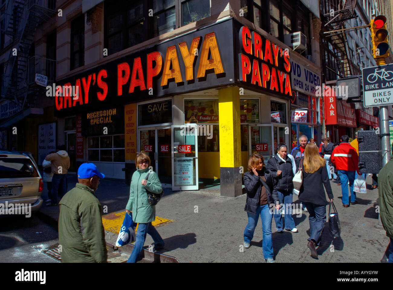 S Gris Papaya restaurant rapide de hot-dog sur la 8e Avenue à Manhattan Banque D'Images