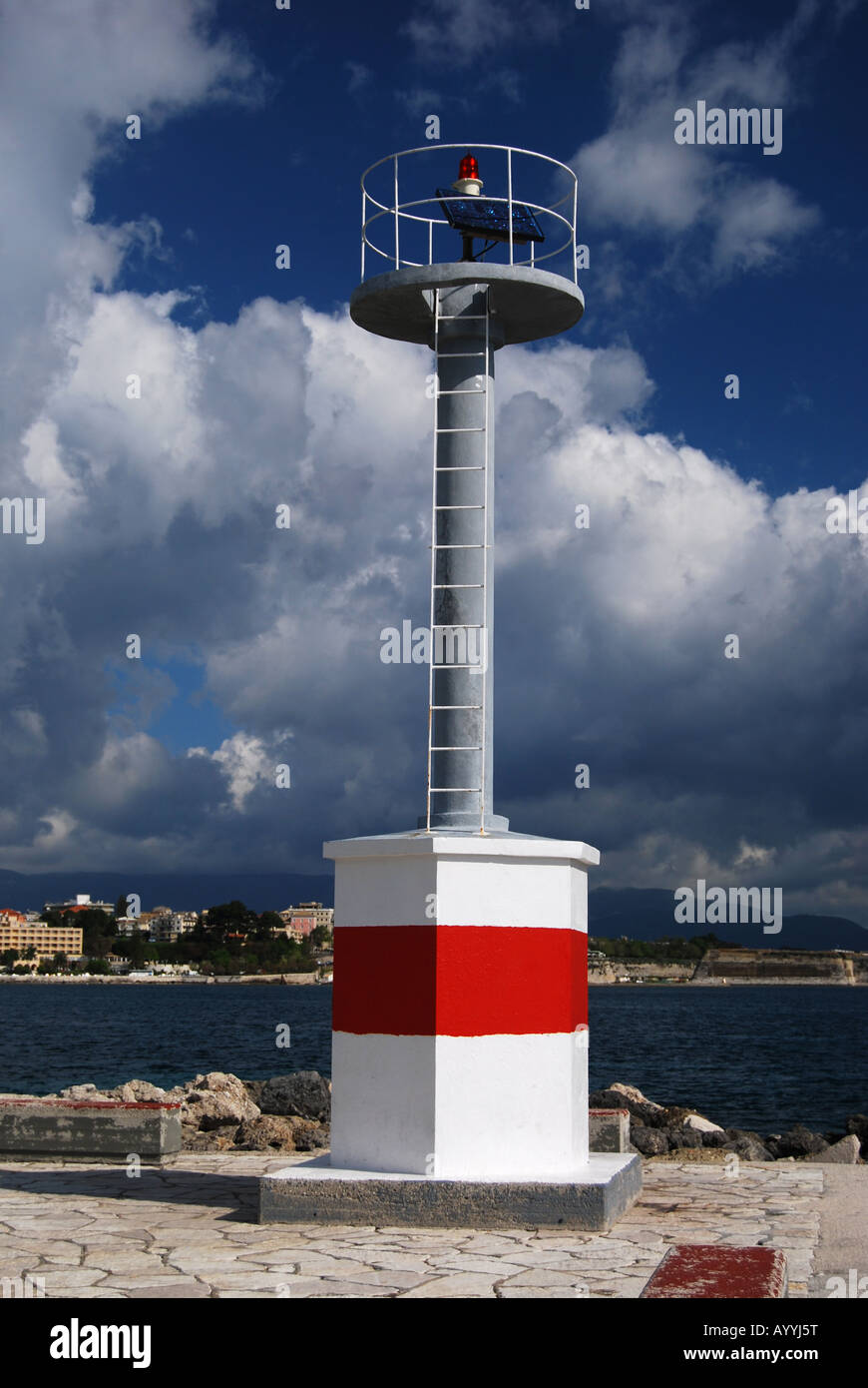 Un phare moderne dans la ville de Corfu, Grèce Banque D'Images