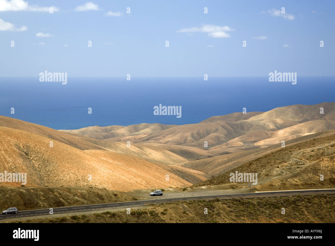 Paysage typique des collines stériles couverts de pierre dans l'ouest de Fuerteventura, Îles Canaries, Espagne Banque D'Images