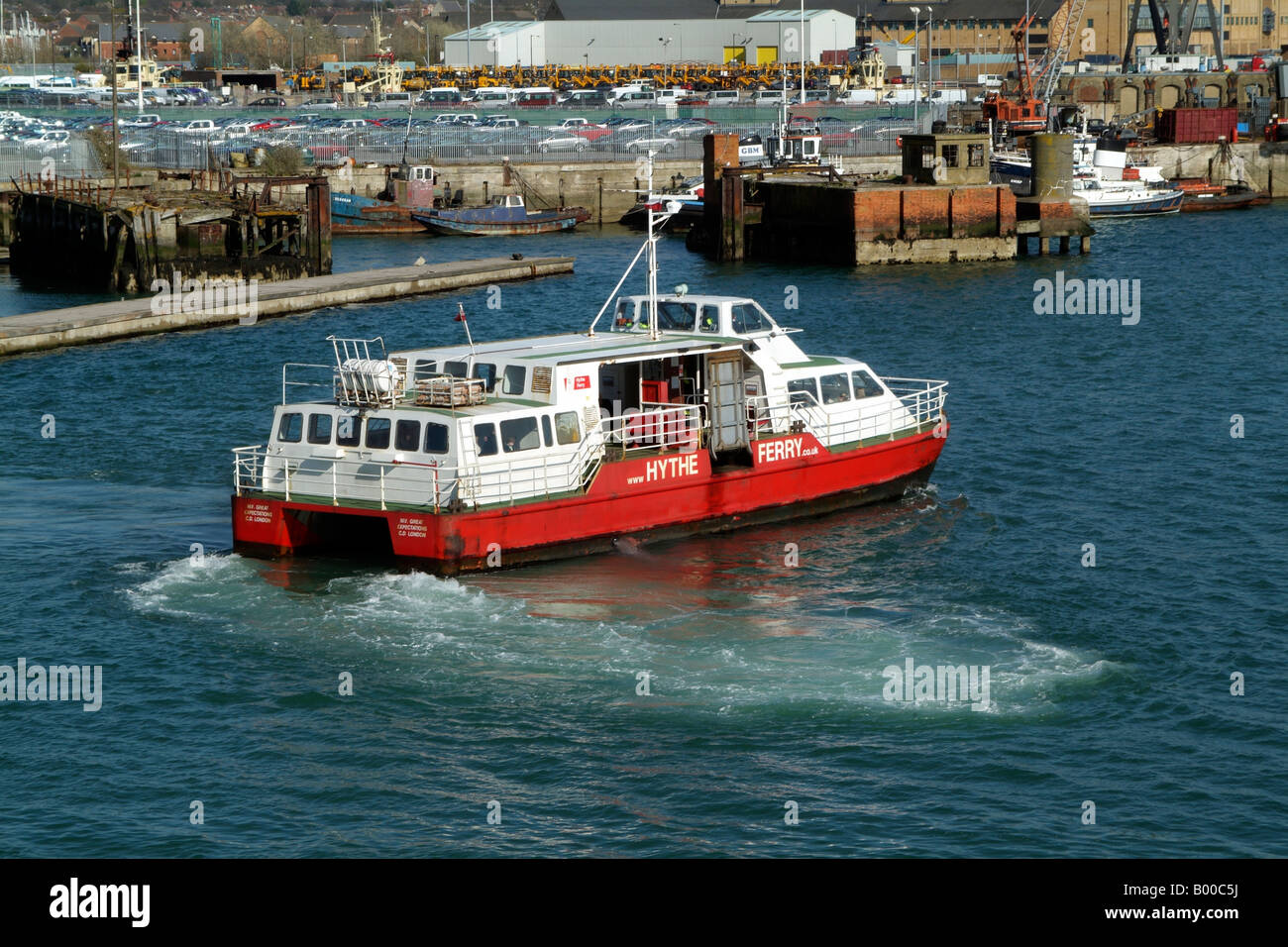 Ferry de Hythe de grandes attentes en cours Port de Southampton en Angleterre Banque D'Images