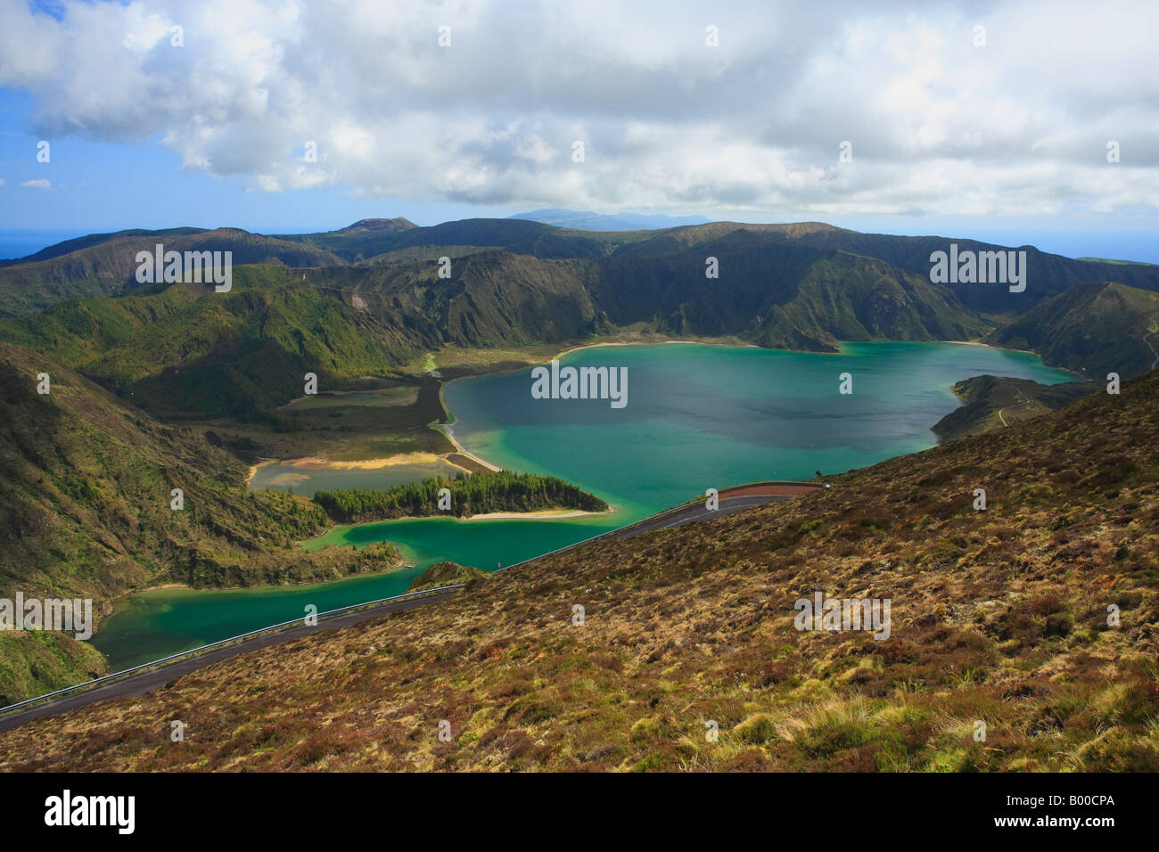 Le lac de feu (Lagoa do Fogo en portugais). L'île de São Miguel, Açores, Portugal. Banque D'Images