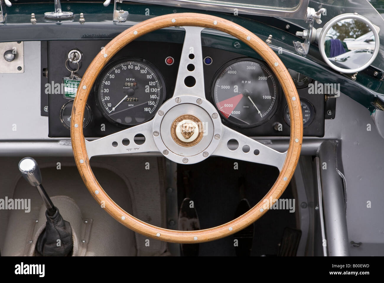 Tableau de bord Jaguar et volant Banque D'Images