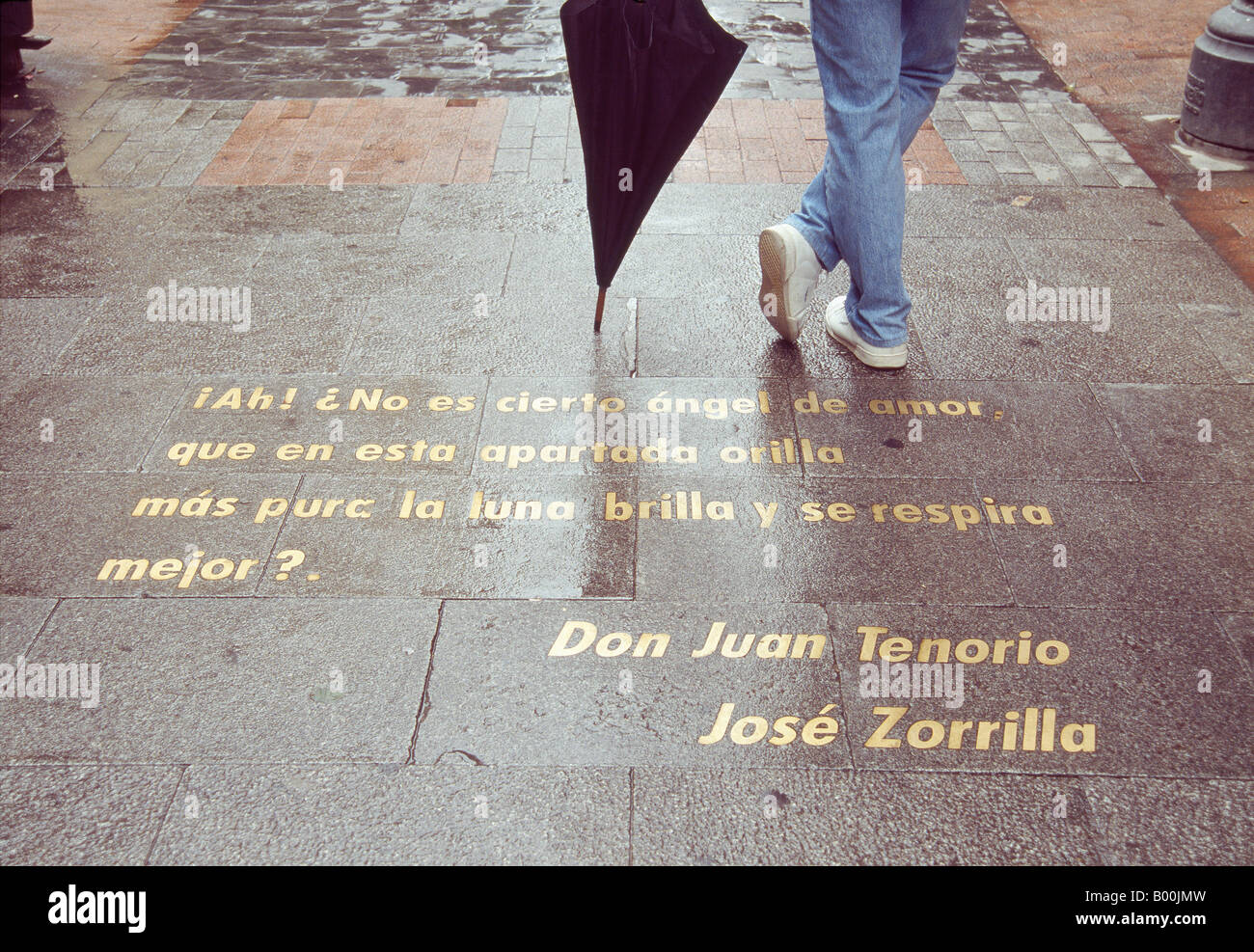 Détail de Huertas street. Passage de Don Juan Tenorio écrit sur la chaussée. Barrio de las Letras. Madrid. L'Espagne. Banque D'Images