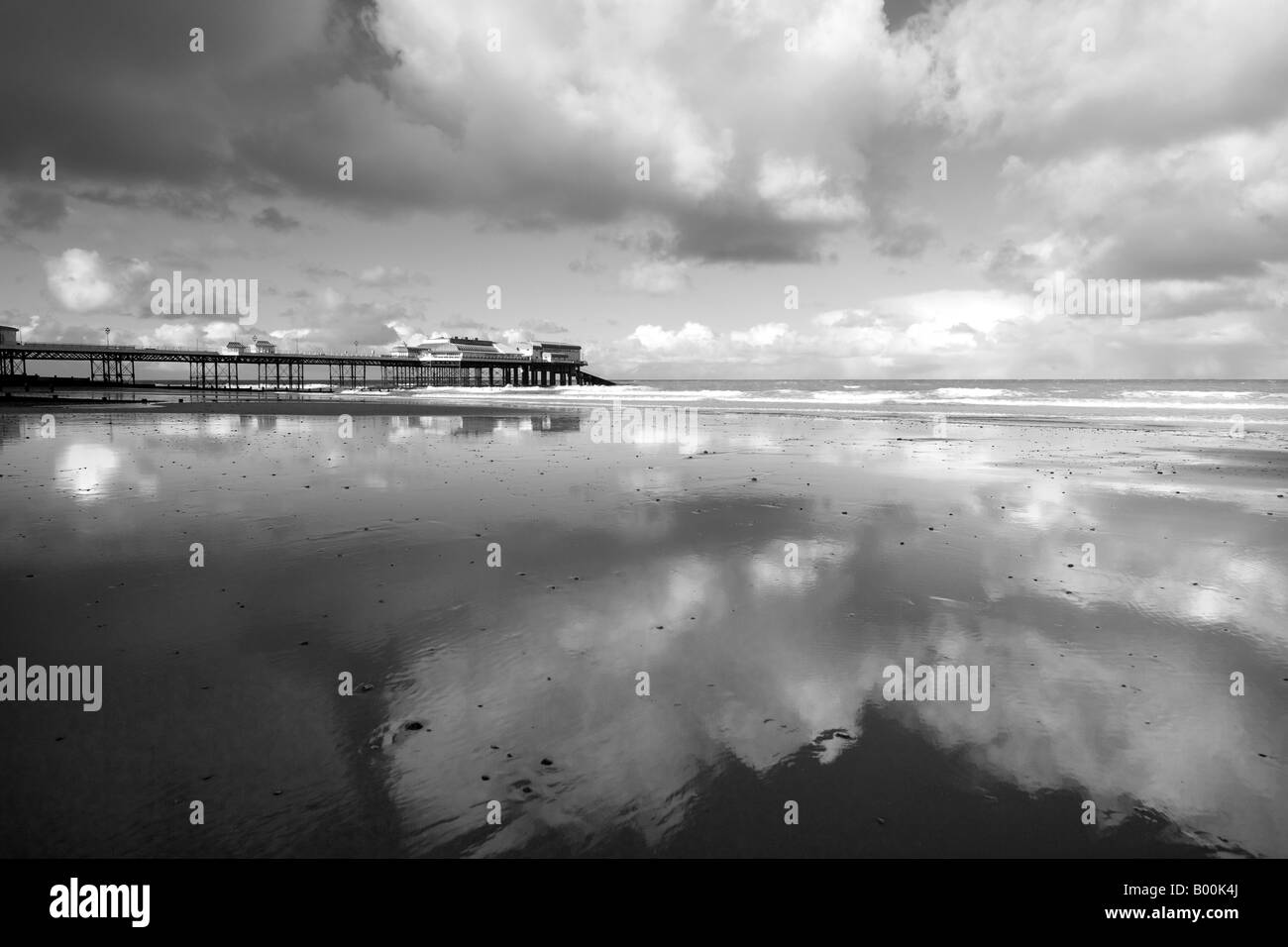 Une vue de l'accroissement de la plage pendant un temps orageux 'North Norfolk' UK Banque D'Images