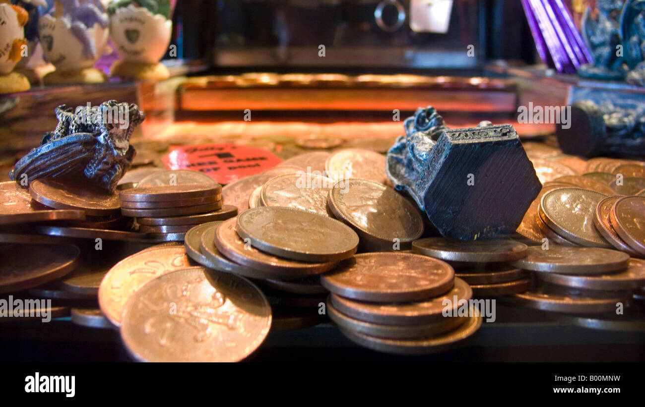 Deux chutes à un jeu penny arcade amusment Banque D'Images