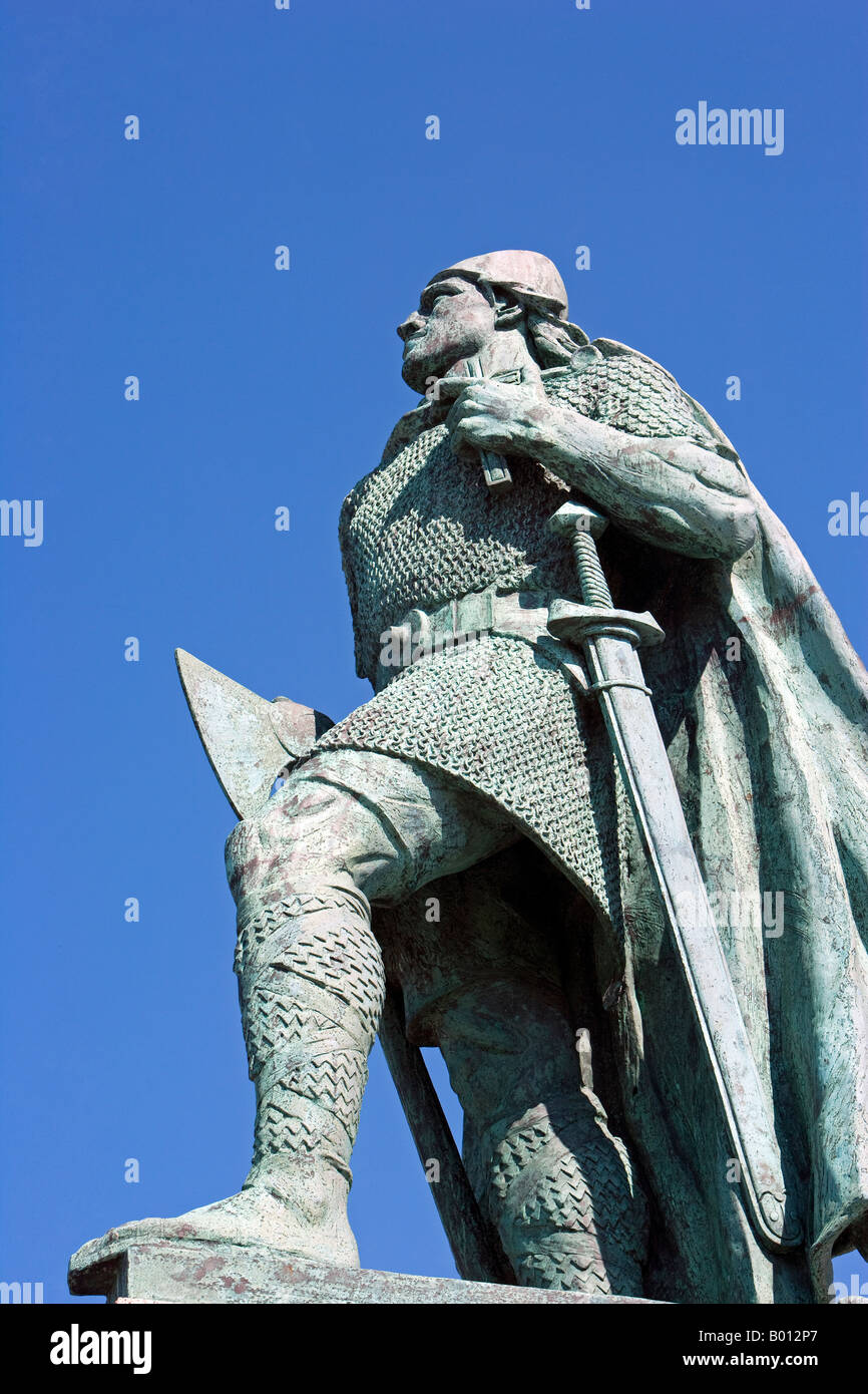 L'Islande, Reykjavik. La cathédrale Hallgrimskirkja - national - construit dans les années 40 ressemble à une montagne de lave basaltique. Banque D'Images