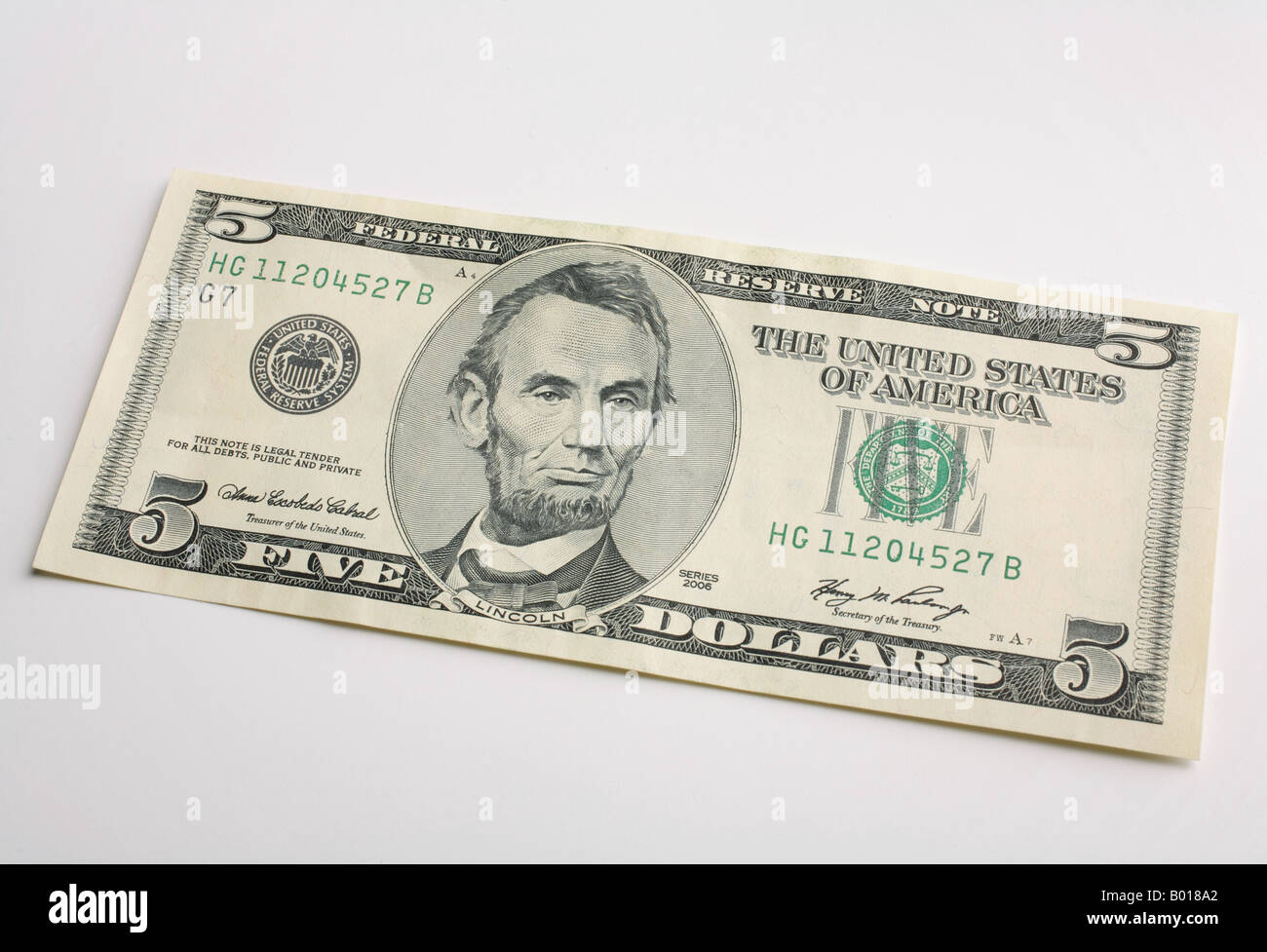 gros plan sur une facture de cinq dollars sur fond blanc Banque D'Images