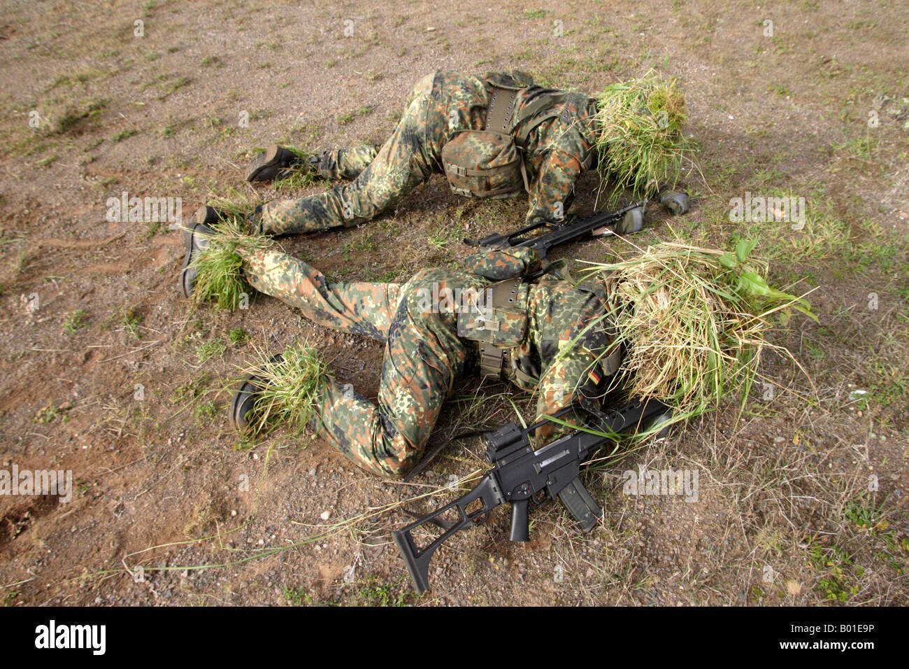 Exercice sur le terrain pendant la formation de base des recrues de la Bundeswehr, Allemagne Banque D'Images