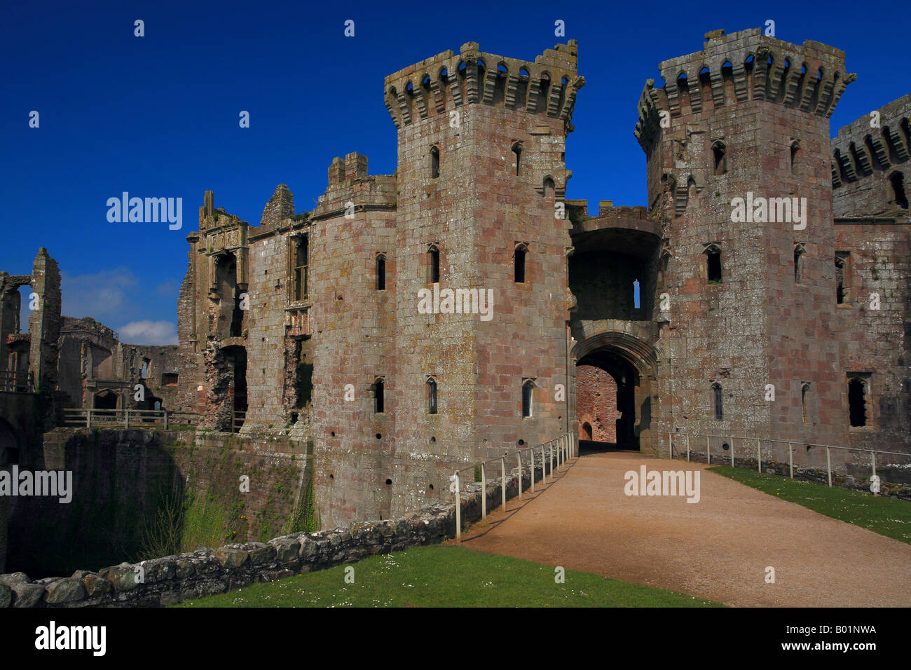 La porterie du château de Raglan Monmouthshire au Pays de Galles UK Banque D'Images