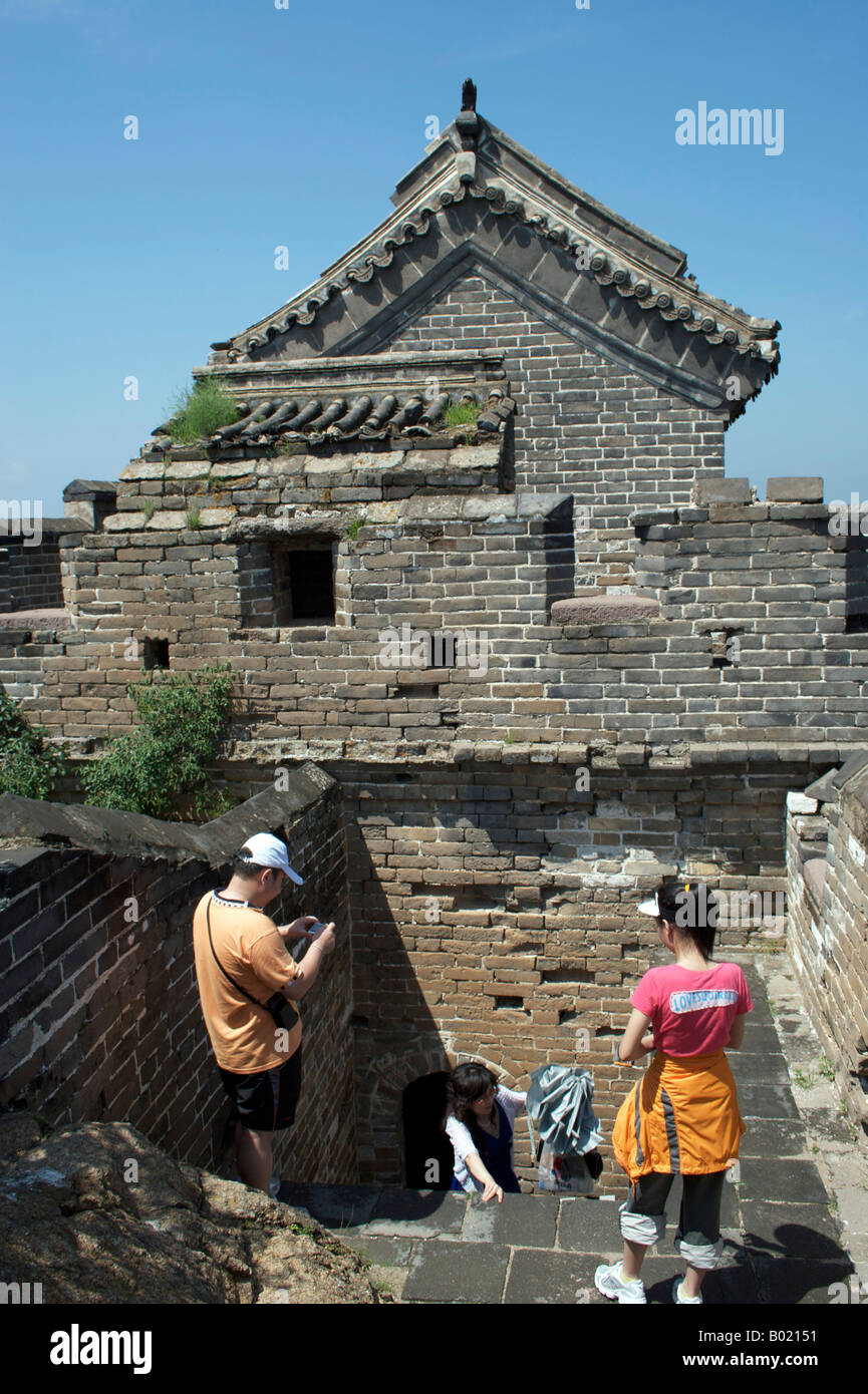 Les touristes sur la grande muraille à Jinshanling près de Beijing Chine Banque D'Images