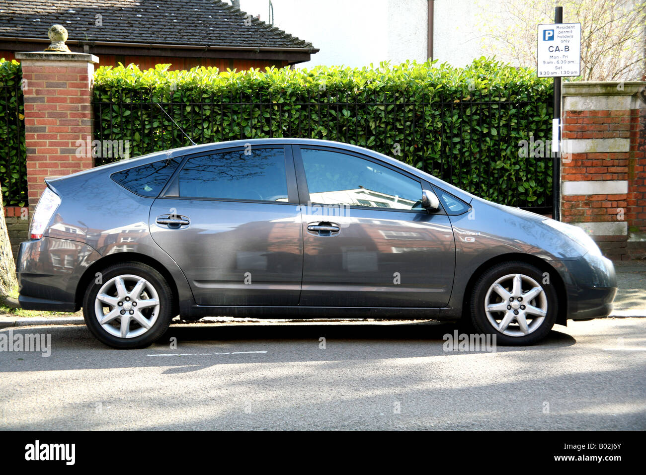 Toyota Prius, voiture hybride essence-électricité sur London Street Banque D'Images