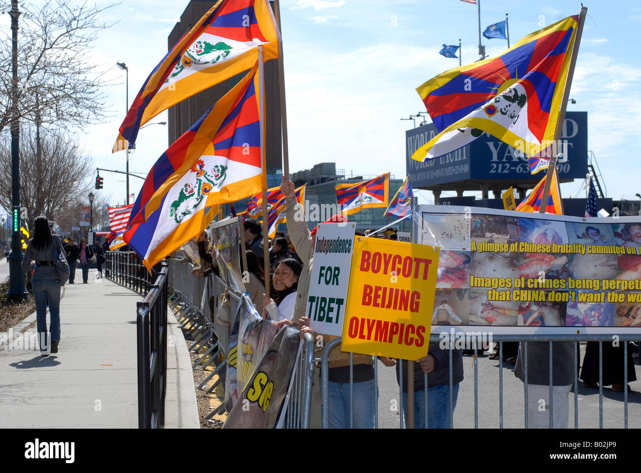 Les tibétains expriment leur mécontentement à propos de l'auteur présumé de l'occupation chinoise du Tibet Banque D'Images