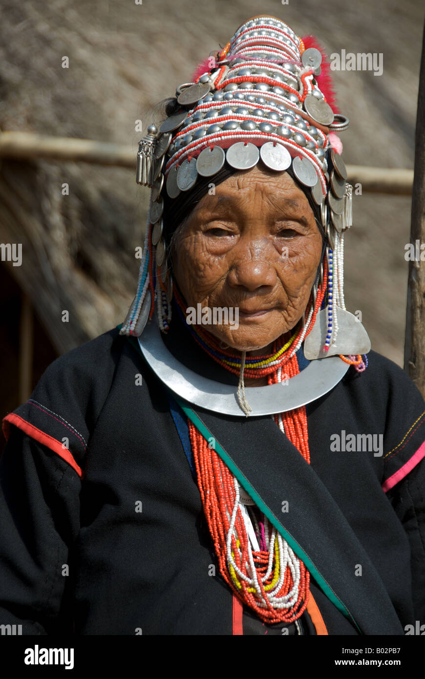 Vieille Femme Akha hill tribe Province de Chiang Rai dans le Nord de la Thaïlande Banque D'Images