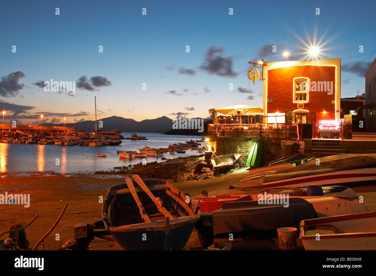 Lanzarote : Puerto Del Carmen au crépuscule Banque D'Images