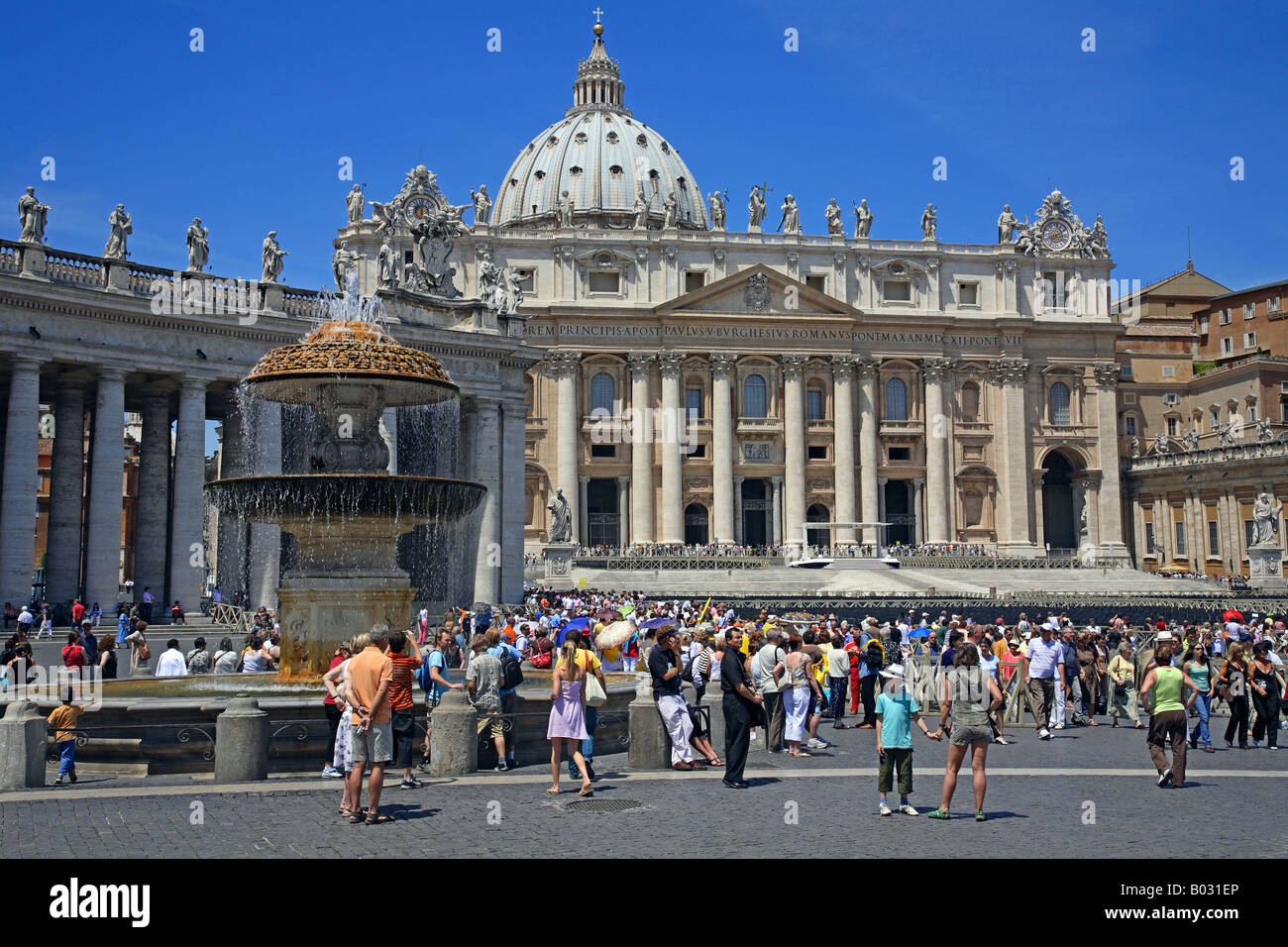 L'Italie, Lazio, Rome, le Vatican, la Place Saint Pierre, la Basilique St Pierre, de la Cathédrale Banque D'Images