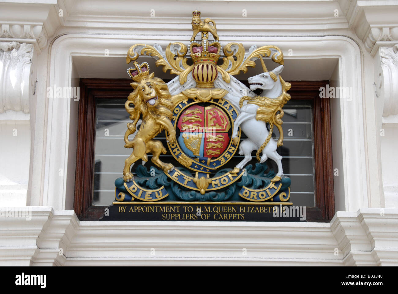 Sur rendez-vous à Sa Majesté la Reine cimier de tapis dans Mayfair Londres Banque D'Images