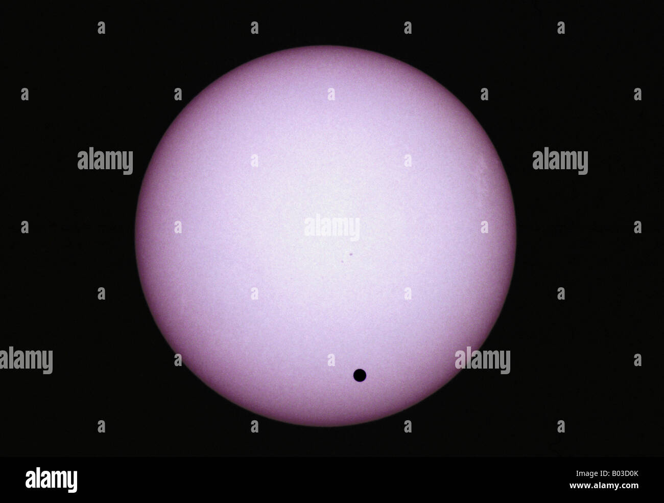 Vénus en transit avant que le soleil de l'Italie - 08 06 10 30 2004 h Banque D'Images