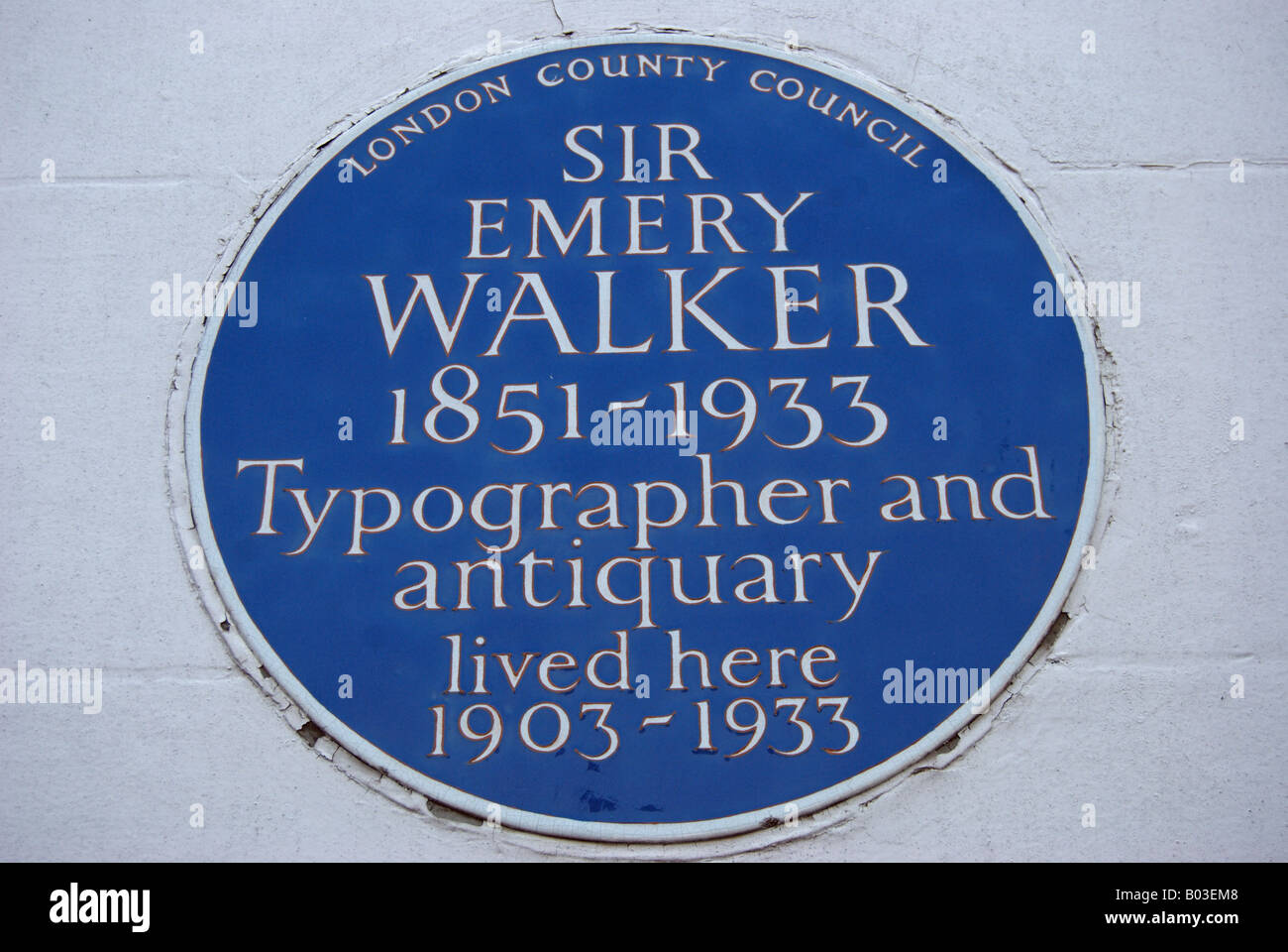 Le london county council blue plaque marquant l'ancienne résidence de sir emery walker, dans Hammersmith terrasse, l'ouest de Londres, Angleterre Banque D'Images