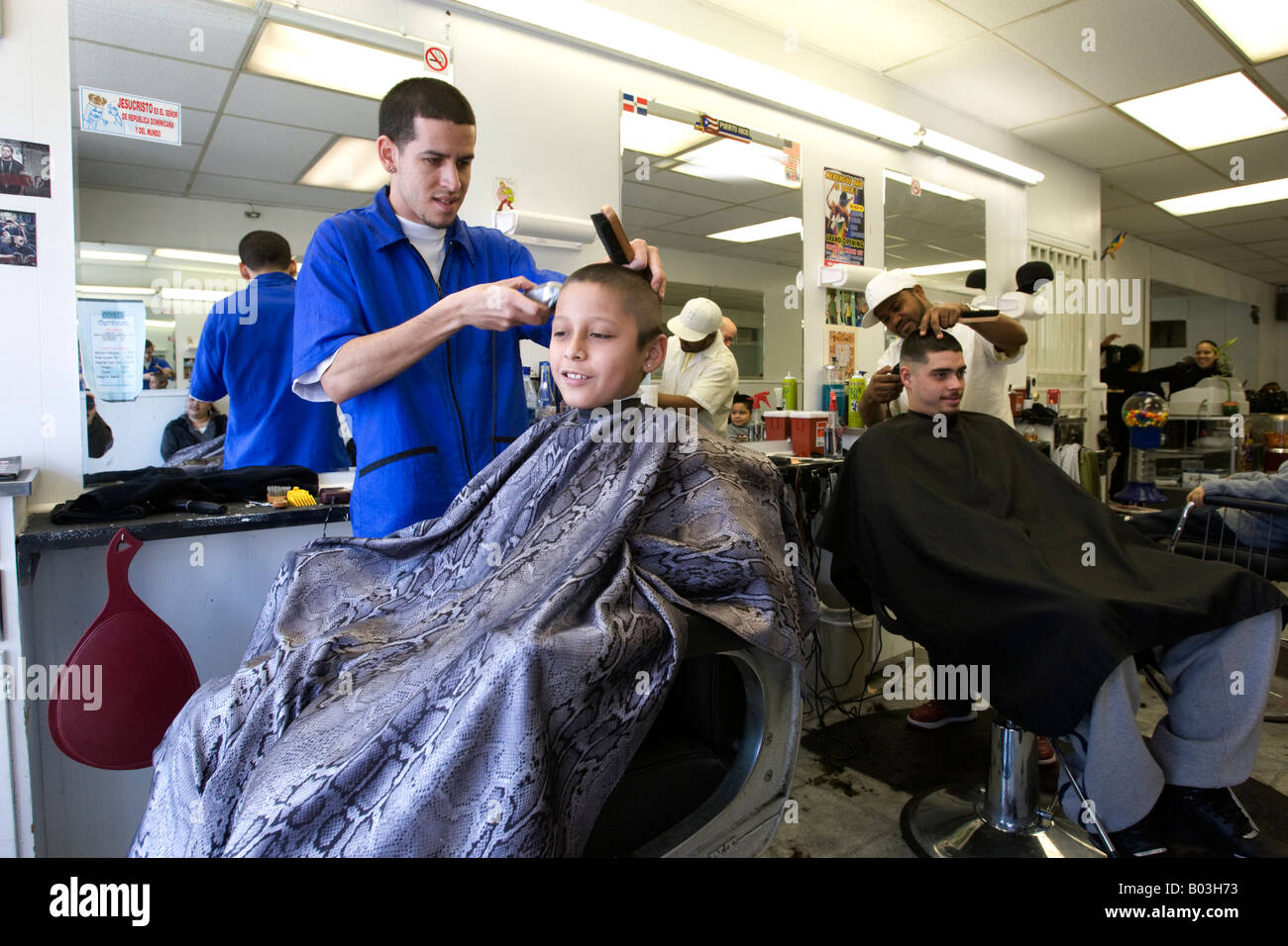 Dans le sud-ouest de barbershop hispanique de la ville de Detroit Banque D'Images
