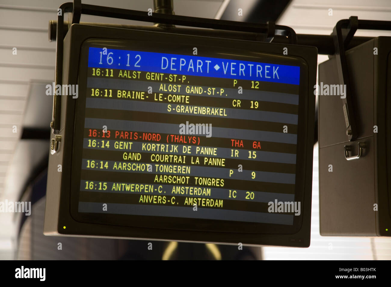 Départ du train à surveiller de l'information Bruxelles Gare du Midi,  Bruxelles, Belgique Photo Stock - Alamy