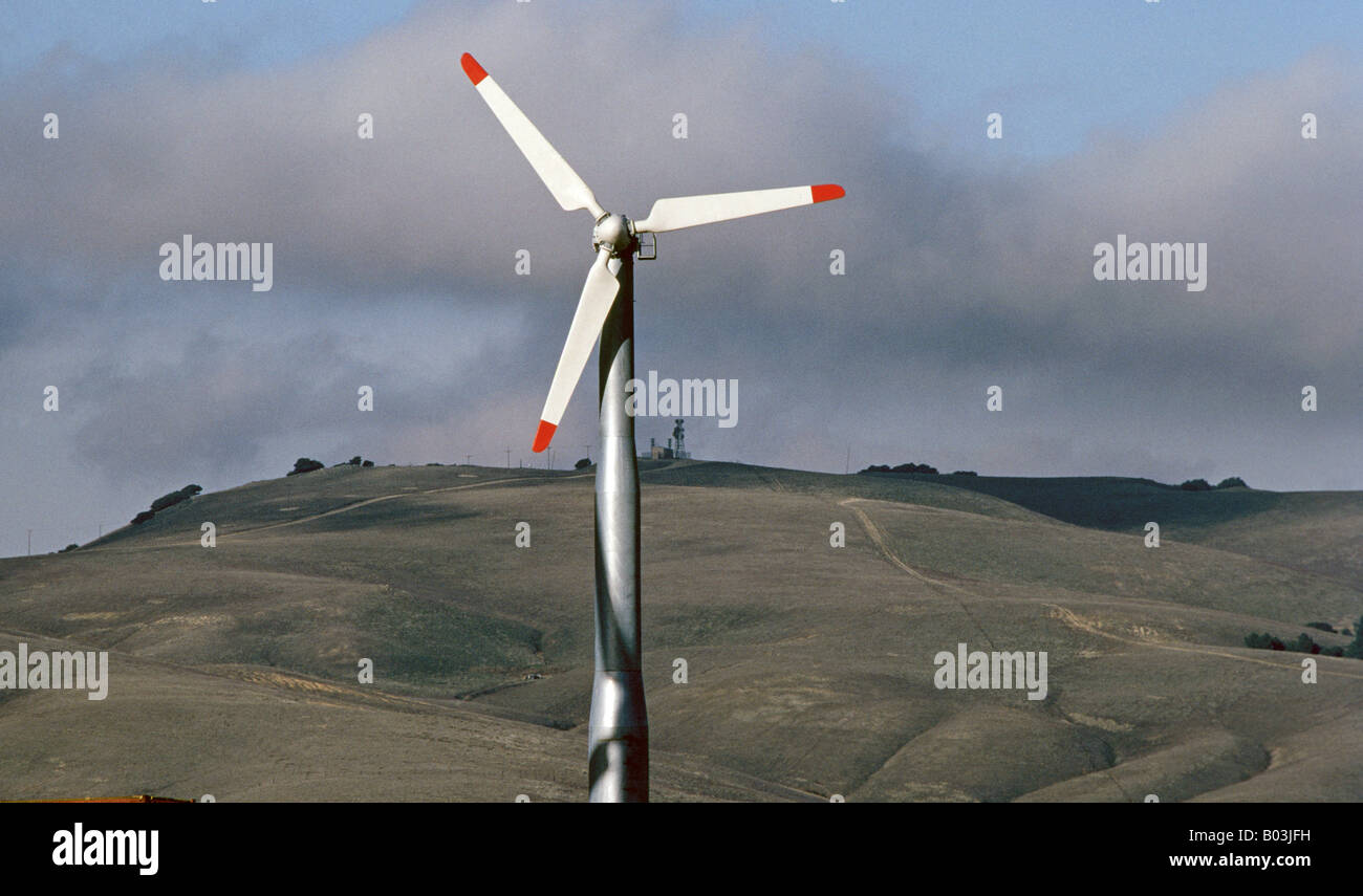 Une grande ferme éolienne située à l'est de la Californie dans les montagnes de Tehachapi Banque D'Images