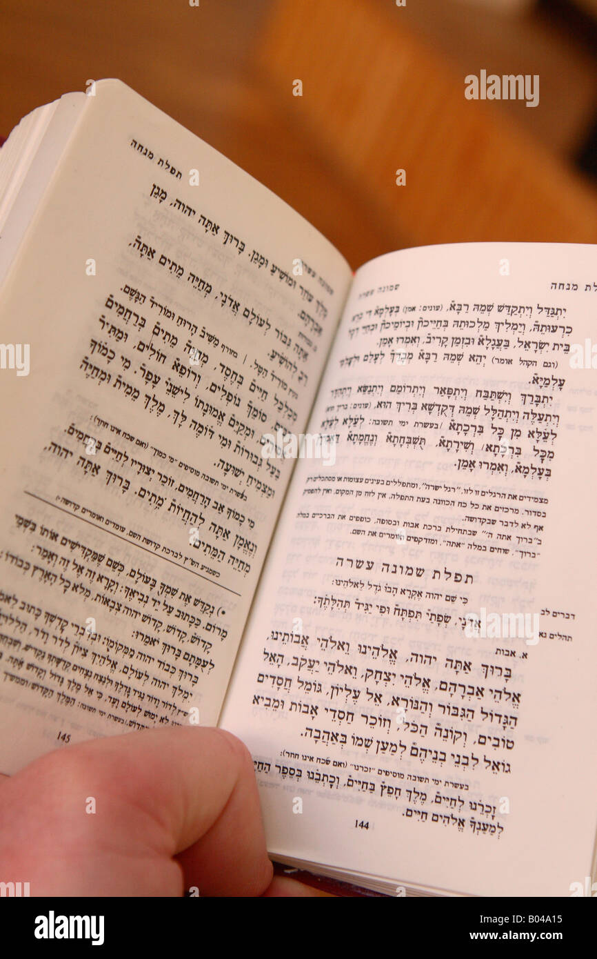 La religion juive livre de prière avec le texte hébreu Banque D'Images