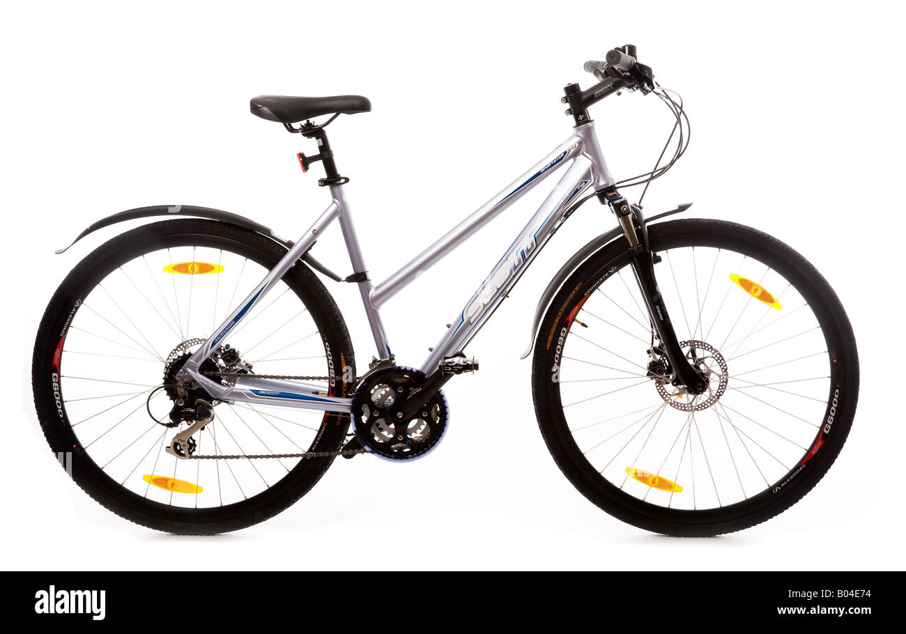 Vue latérale d'un vélo de montagne hybride couleur argent pour femmes sur fond blanc. Banque D'Images