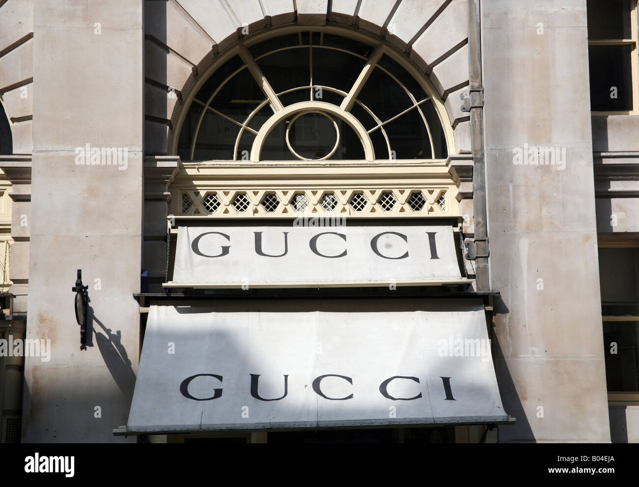 L'avant du magasin Gucci dans City of London Banque D'Images