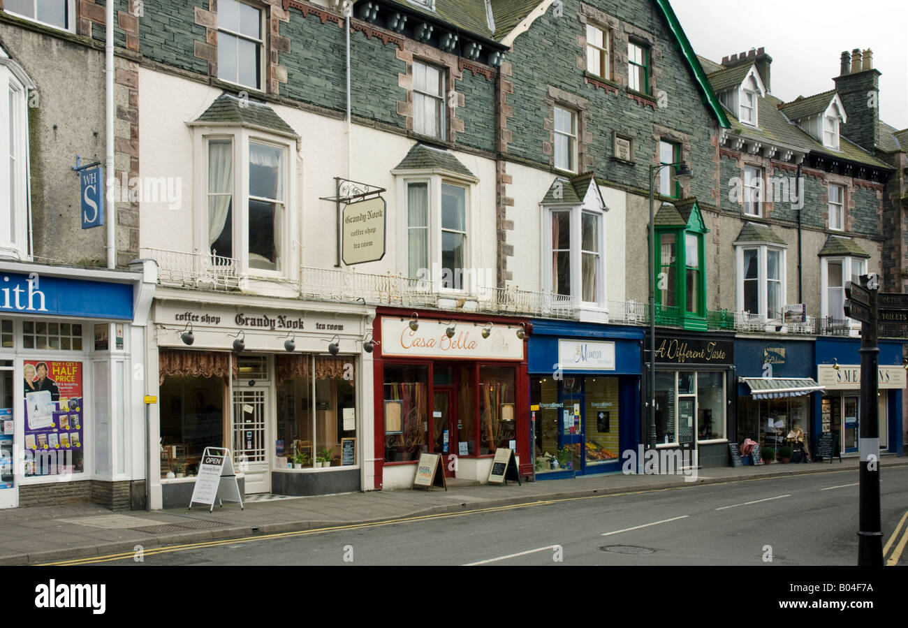 Café et boutiques à Keswick Banque D'Images
