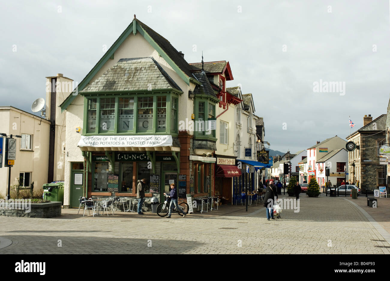 Café et boutiques à Keswick Banque D'Images