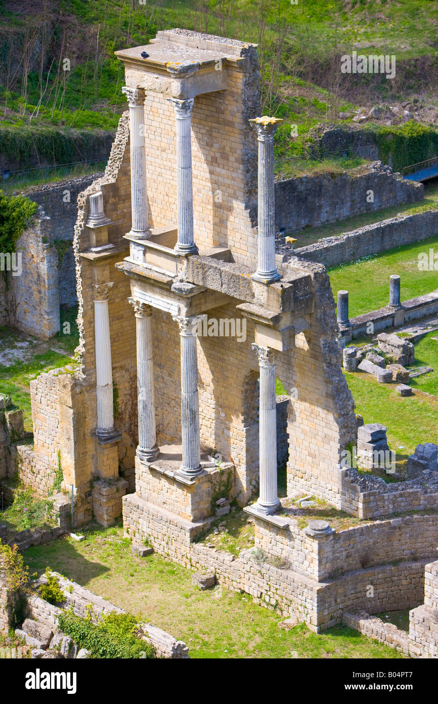 Ruines d'un ancien théâtre romain (Théâtre Romain) datant du premier siècle avant J.-C. dans la ville de Volterra Banque D'Images
