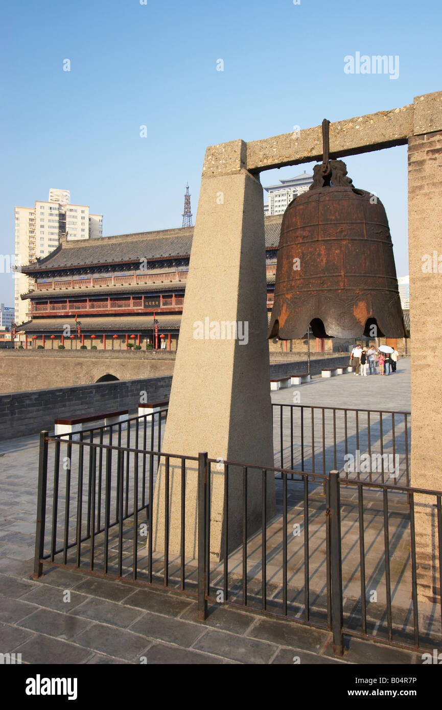 Bell sur mur de la ville antique, Xian, Chine Banque D'Images