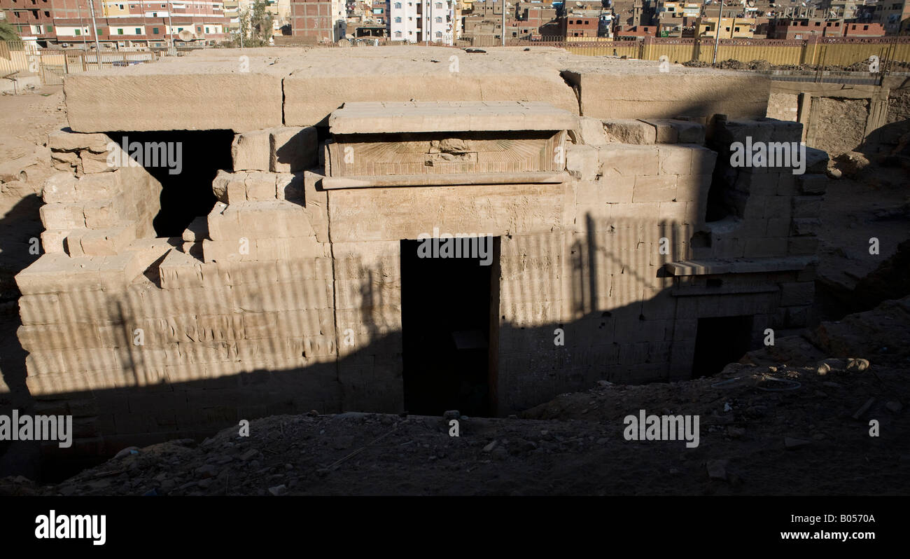 Et les murs de l'entrée du temple ptolémaïque d'Isis, Assouan, Egypte Banque D'Images