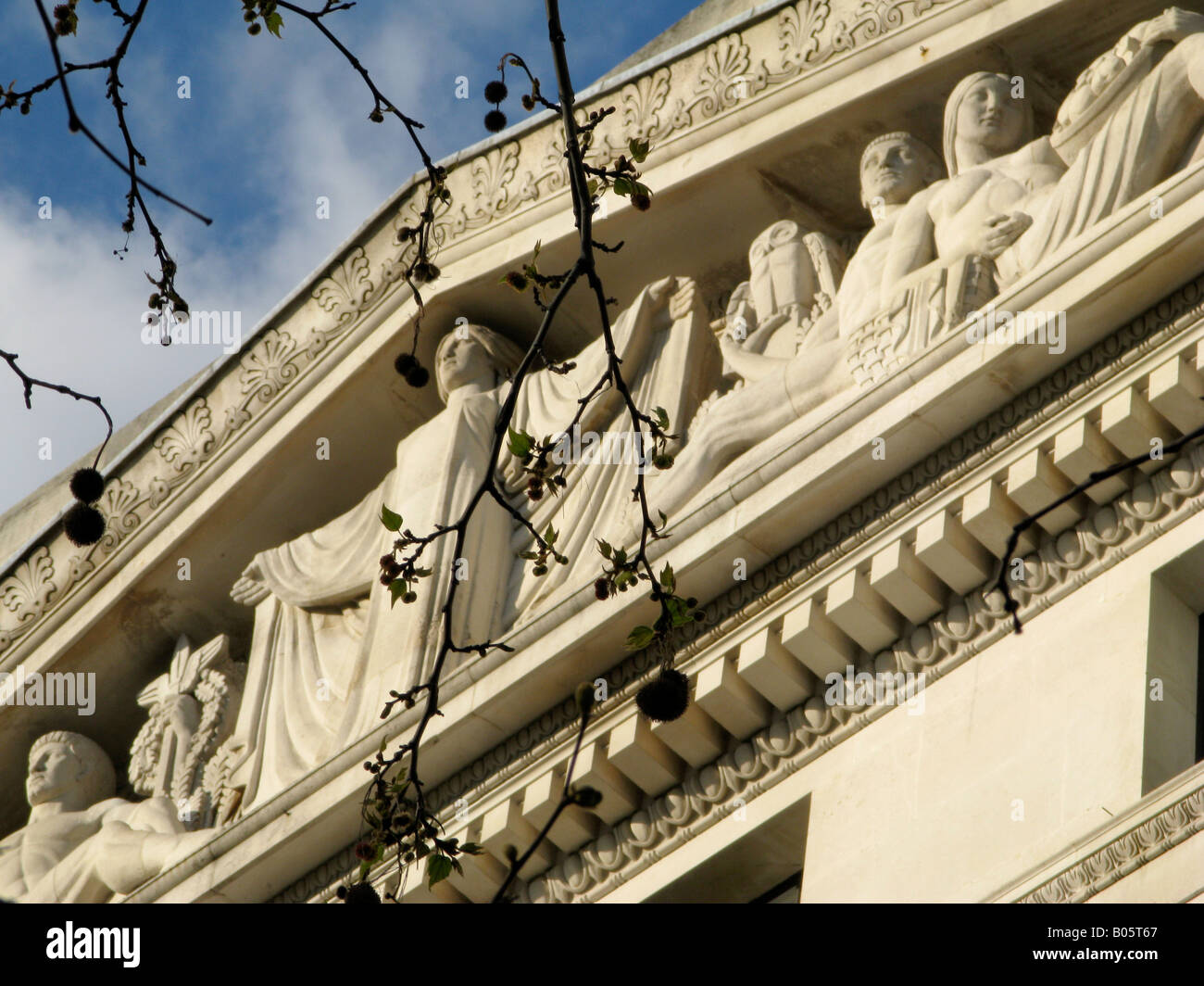 Royaume-uni le style néo-classique de frises Victoria House à Bloomsbury Square, Londres Photo par Julio Etchart Banque D'Images