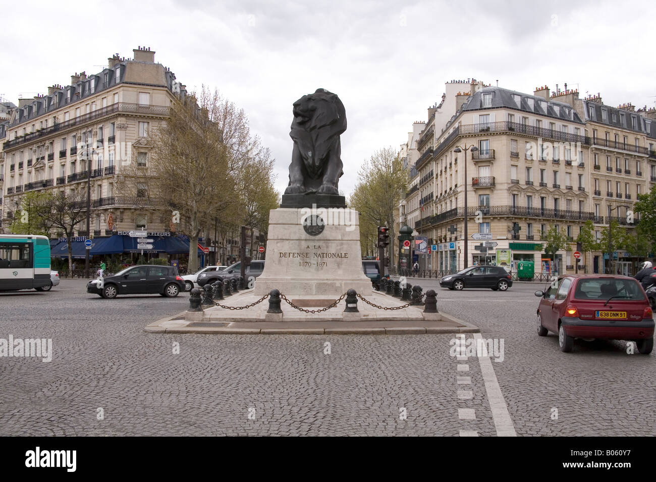 Le Lion de Belfort est une sculpture de Frédéric Bartholdi à Rochereau Defert, Paris, France. Banque D'Images