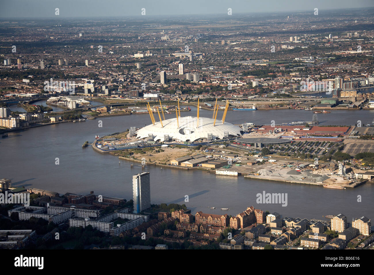 Vue aérienne au nord-est de Millennium Dome North Greenwich Tamise Leamouth et Canning Town London SE10 E14 E16 England UK Banque D'Images