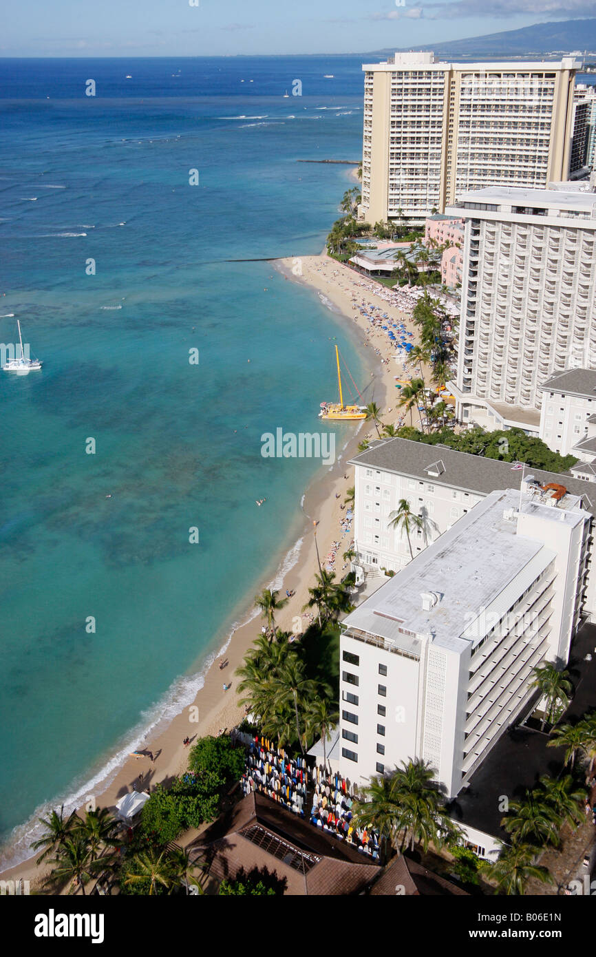 La plage de Waikiki et hôtels de plage. Banque D'Images