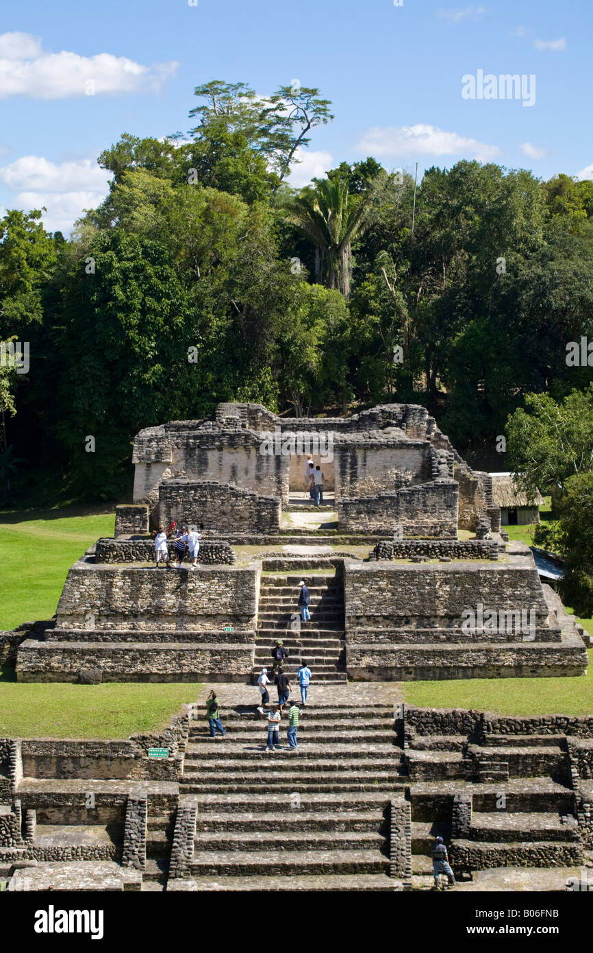 Belize, Caracol ruines, Plaza A, la structure A6 - Temple de la linteau en bois, un des plus vieux édifices de Caracol Banque D'Images