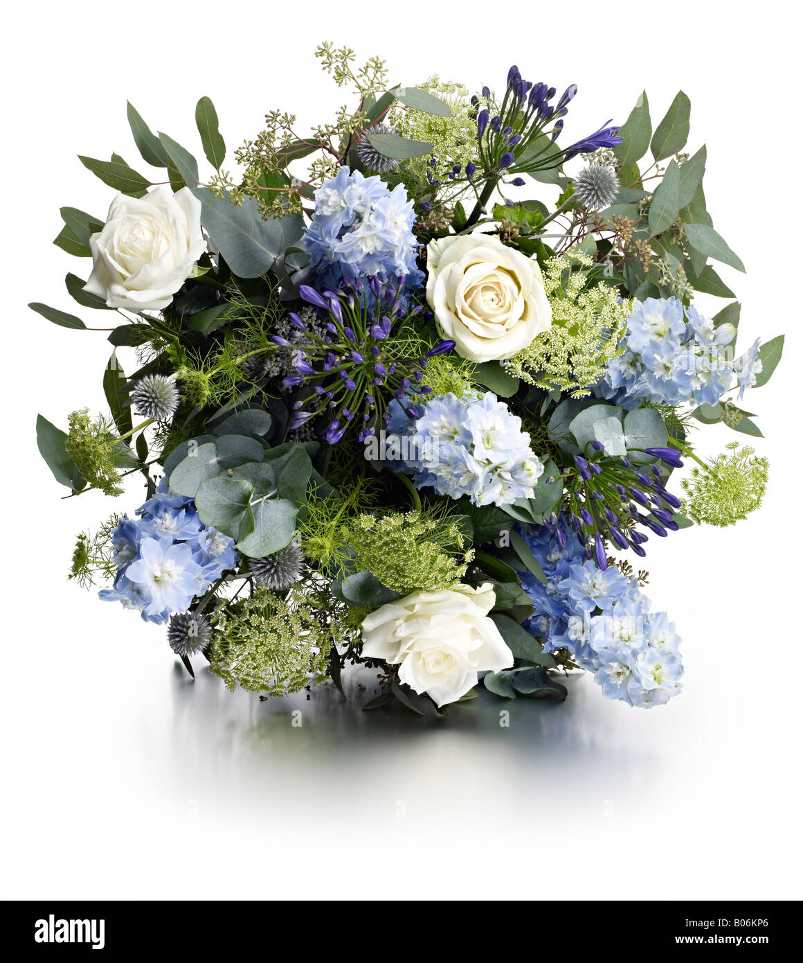 Bouquet de fleurs bleu et blanc Photo Stock - Alamy
