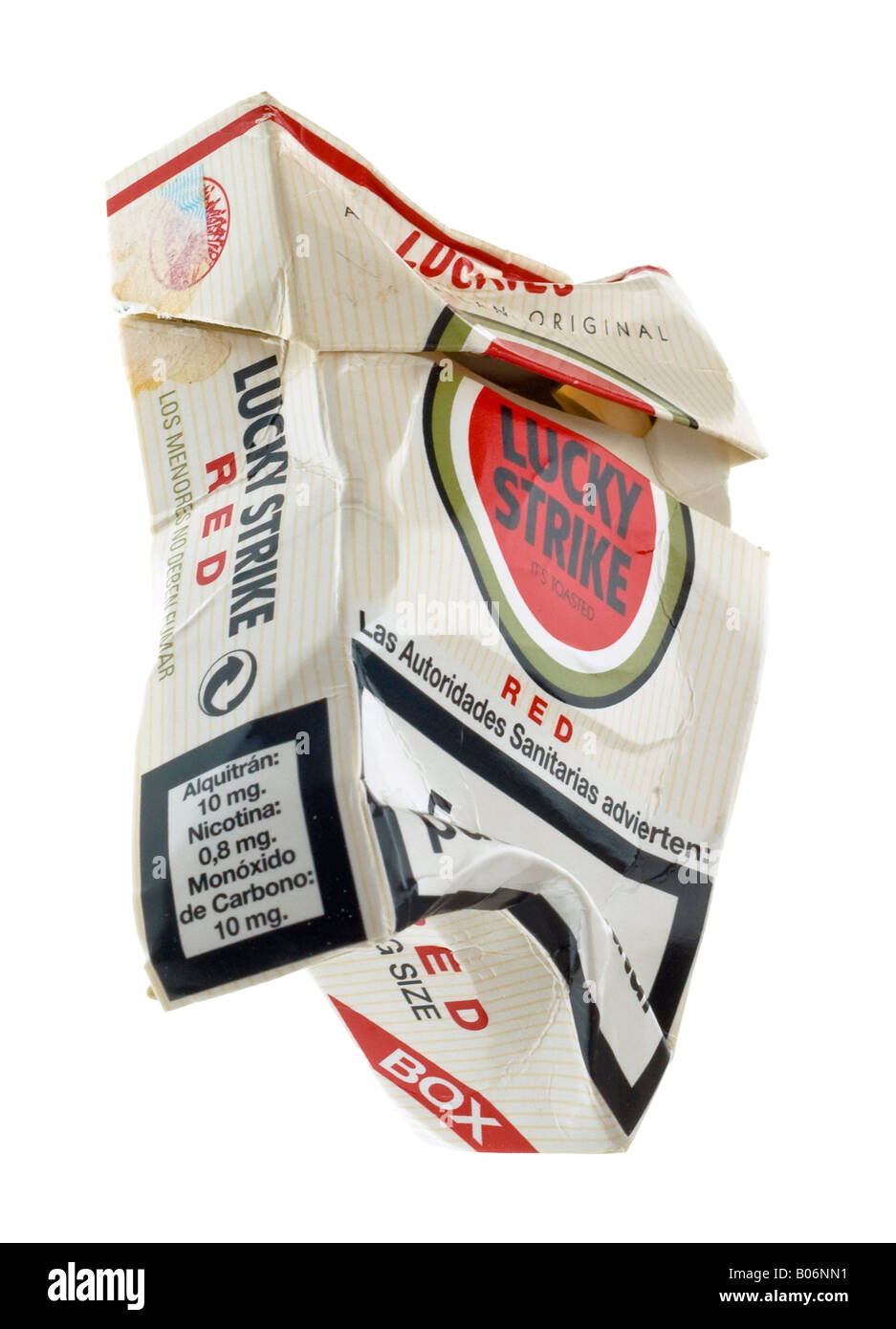 Paquet écrasé des cigarettes Lucky Strike Banque D'Images Paquet écrasé des cigarettes Lucky Strike Banque D'Images