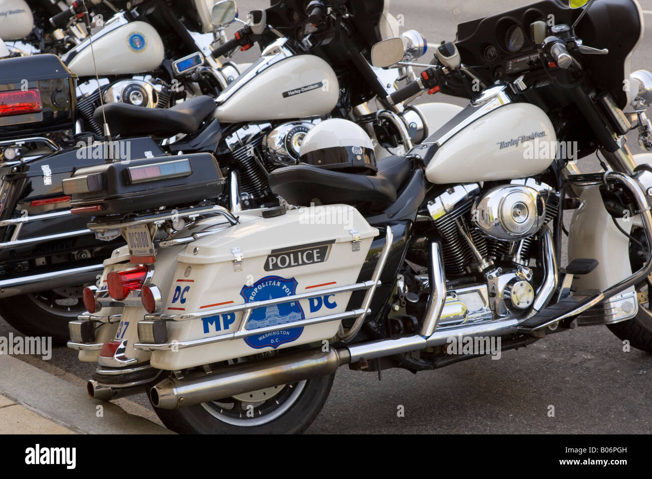 Harley davidson police motorcycles Banque de photographies et d’images ...